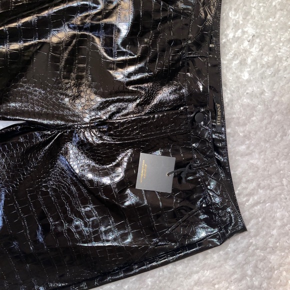 IAMJENNIFERLE Black Faux Leather croc cargo pants NWT - Picture 5 of 8